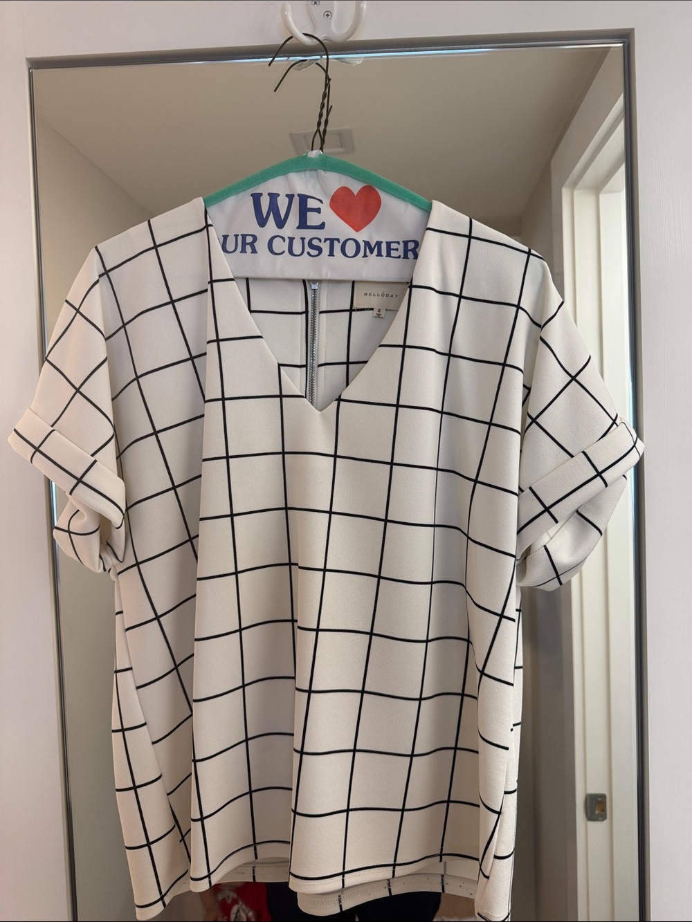 MELLODAY White V-Neck Short Sleeve Top with Black Windowpane Grid